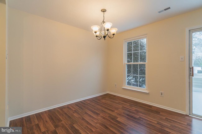 Building Photo - 53 Meadow Ln