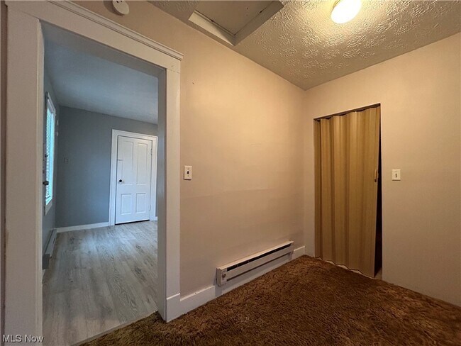 Foto del edificio - 3272 W 98th St