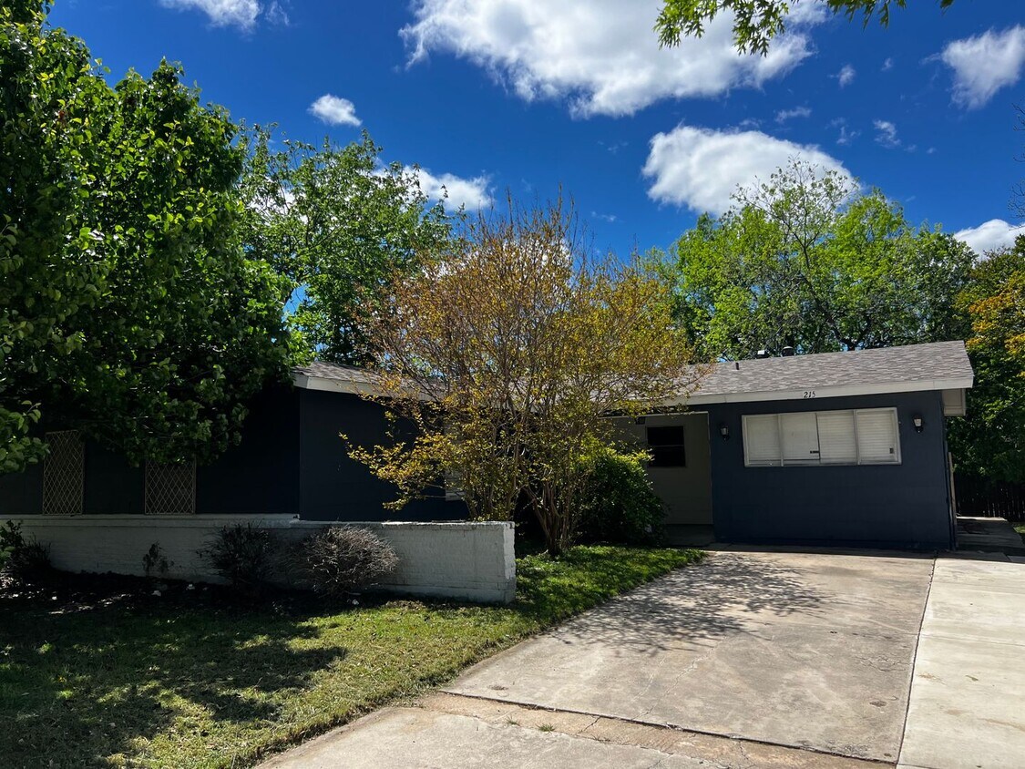 Primary Photo - 3/3 in Killeen available soon!