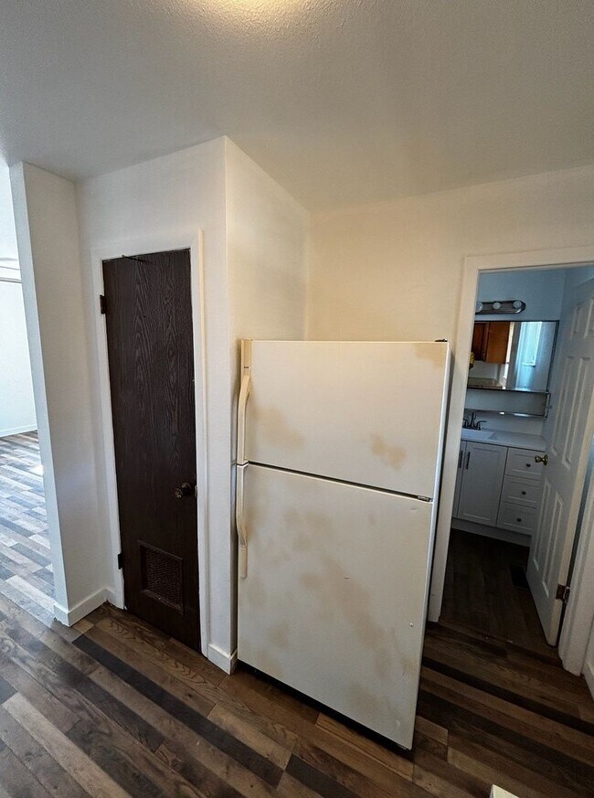 Foto del edificio - 910 E 9th St