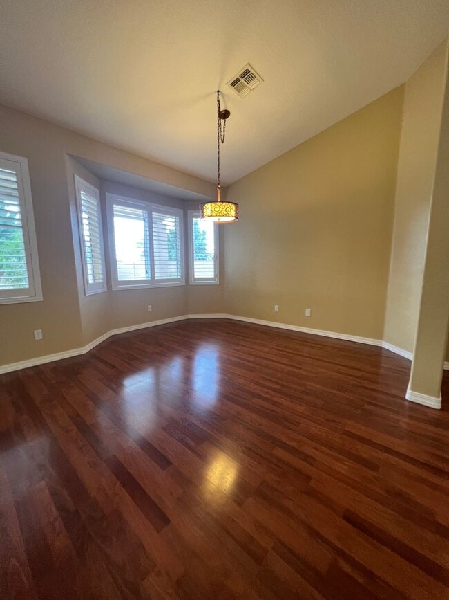 Building Photo - Desirable Pronghorn Ranch Home with 3 bedroom, 2 bathrooms!