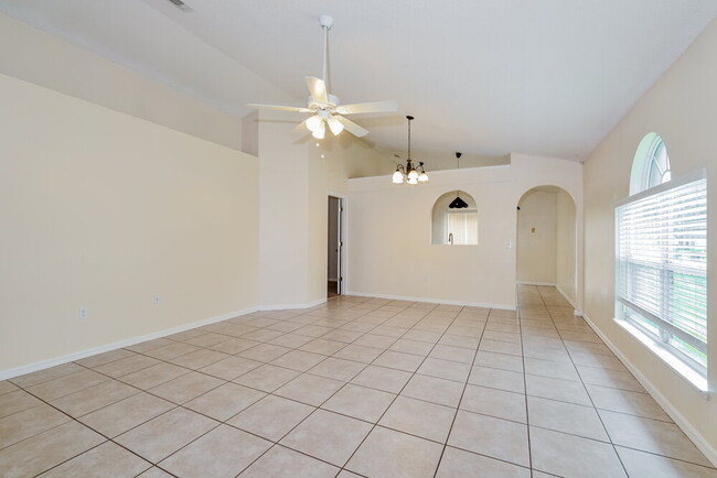 Building Photo - 12641 Parkbury Dr