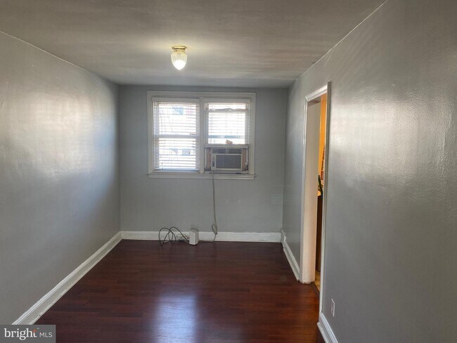 Building Photo - 7555 Brentwood Rd