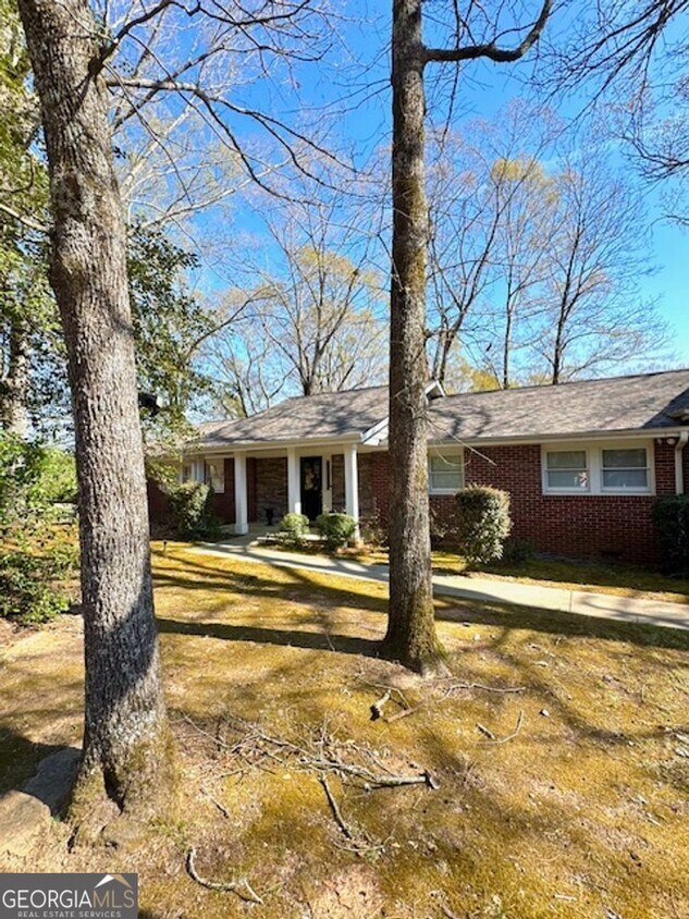 Foto del edificio - 1380 Chestnut Hill Rd