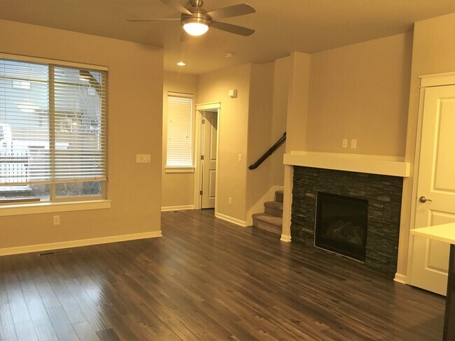 Building Photo - Beautiful Townhome in Northeast Bend! 2095...