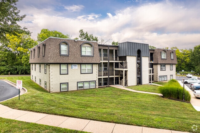 Building Photo - The Brooks at 808