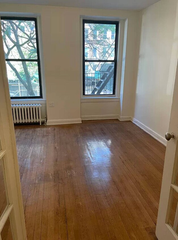 Primary Photo - 54 W 106th St