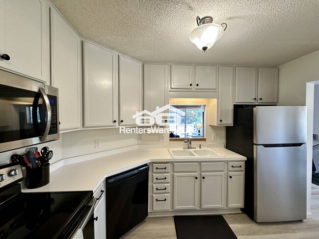 Building Photo - 14288 Estates Ave