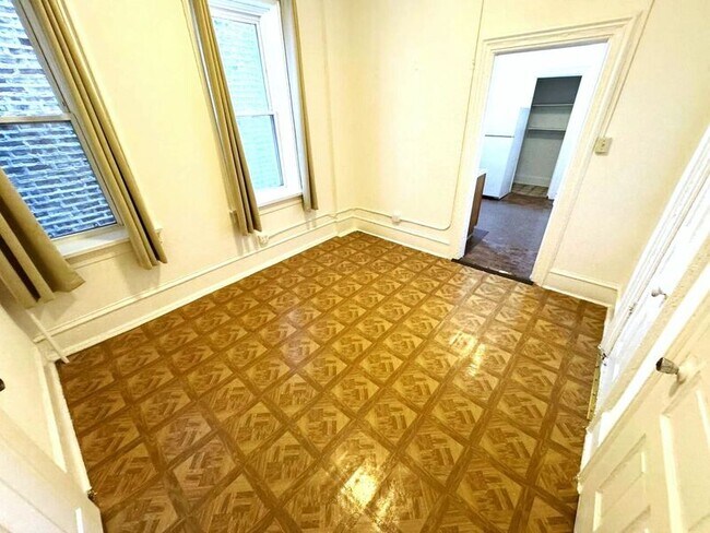 Foto del edificio - 1325 W 18th St