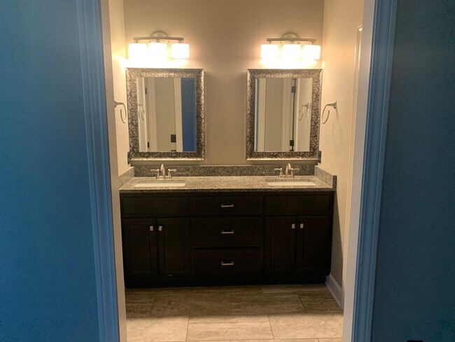 Foto del edificio - 11667 Ridgeway Ct
