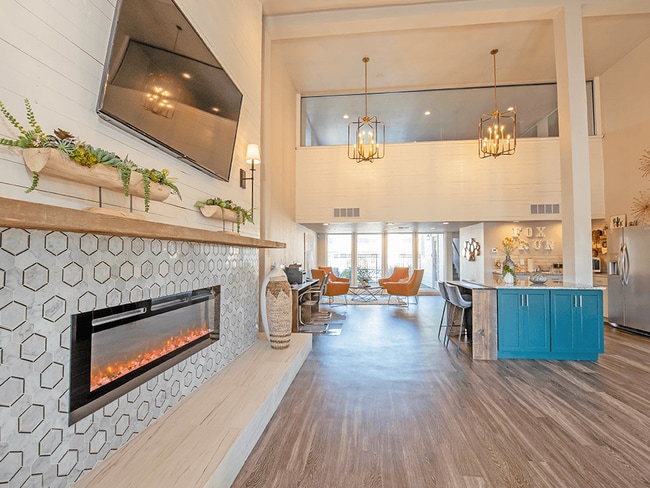 ¡Hable con un especialista en arrendamiento hoy mismo! - Fox Run Apartments