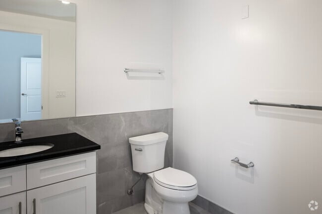 3BR,2BA - 1,405SF Primary Bathroom - 3833 N Broadway St
