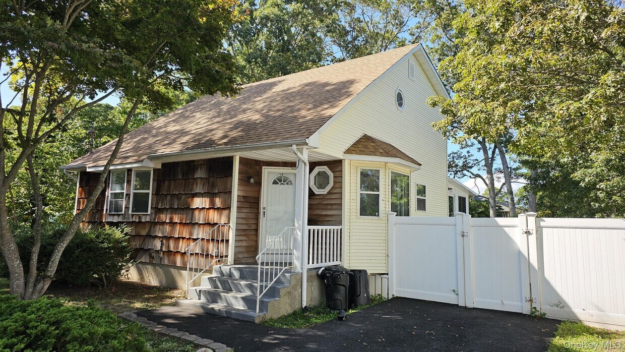 Foto principal - 81 Parkwood Dr
