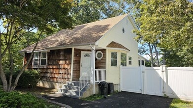 Building Photo - 81 Parkwood Dr