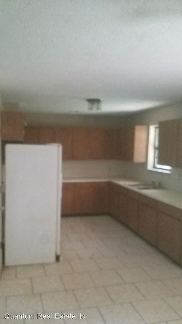 Building Photo - 3 br, 1 bath House - 402 PLUM STREET