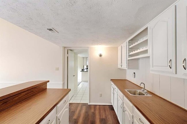 Building Photo - 1108 Jabbet Cir