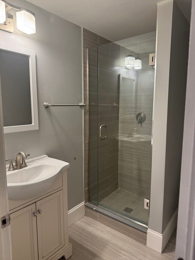 Building Photo - 27 Dudley St