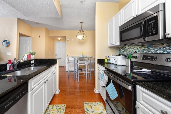 Building Photo - Beautiful 2/2 in Hunter's Creek