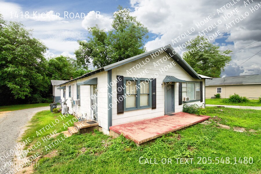 Foto principal - 2-Bed/1-Bath Apartment with Bonus Room!