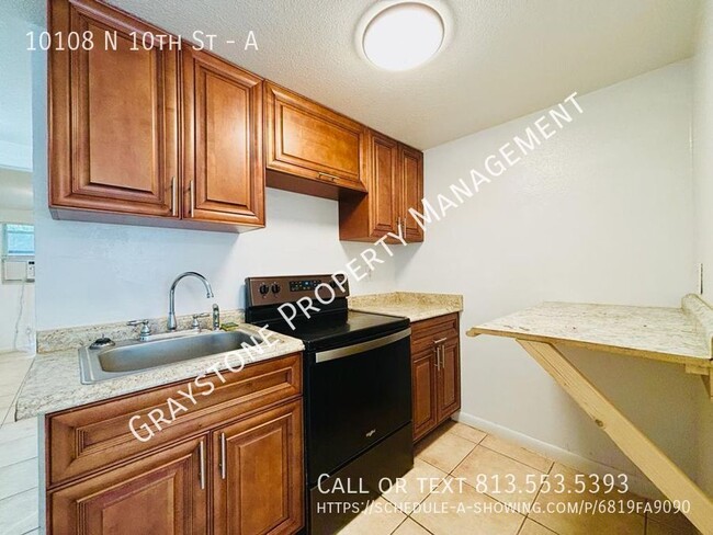 Foto del edificio - Budget friendly 1-Bedroom Duplex in Tampa–...