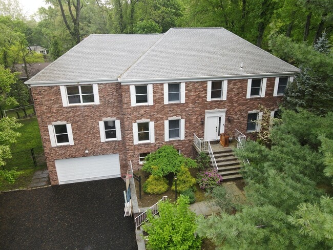 Building Photo - 70 Johnson Ct