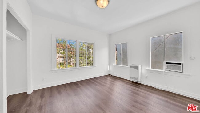 Foto del edificio - 806 W 40th Pl