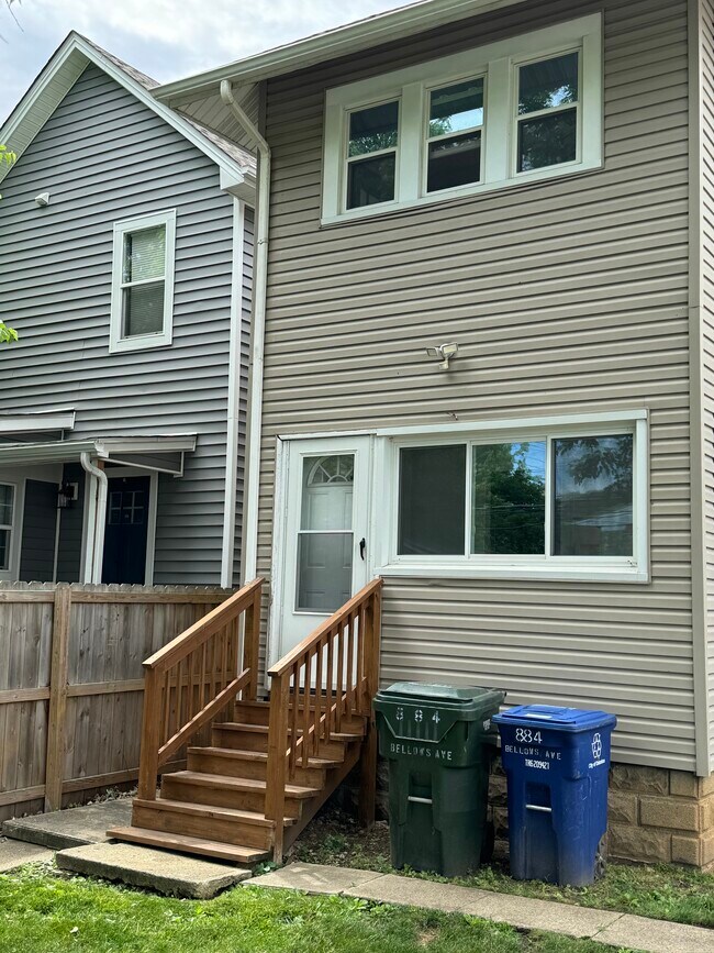 Foto del edificio - 884 Bellows Ave