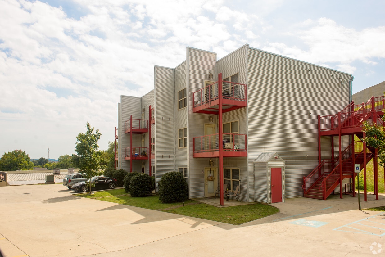 Primary Photo - Sergeant's Apartments
