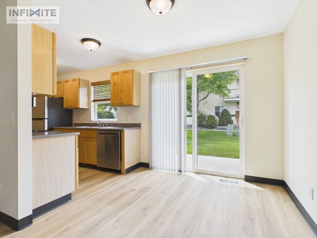 Building Photo - 3 Bedroom End Unit in Bozeman