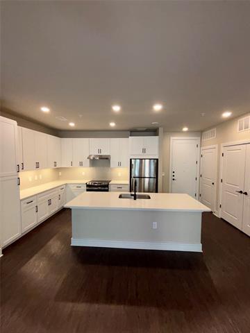 Building Photo - 111 Town Pl