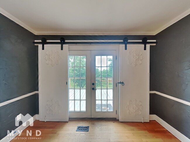 Building Photo - 2206 Eastland Ave