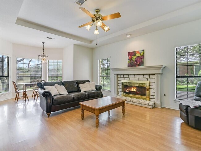 Foto del edificio - 3503 Misty Creek Dr