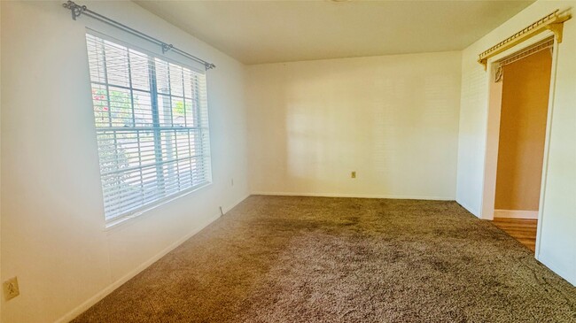 Foto del edificio - 1607 Hartt Dr