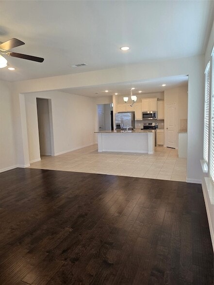 Building Photo - 817 Holbrook Rd