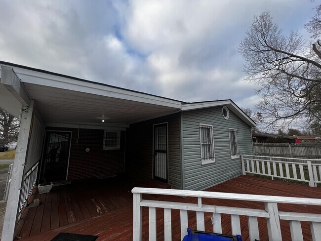 Foto del edificio - 4214 Blossomwood Dr