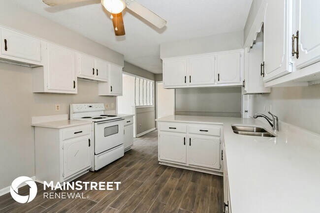 Foto del edificio - 4378 Castle Heights Dr