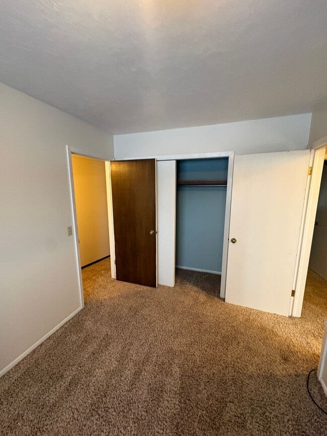 Building Photo - 2 Bedroom Condo