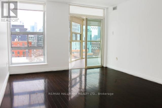 Photo du bâtiment - 701 King St W