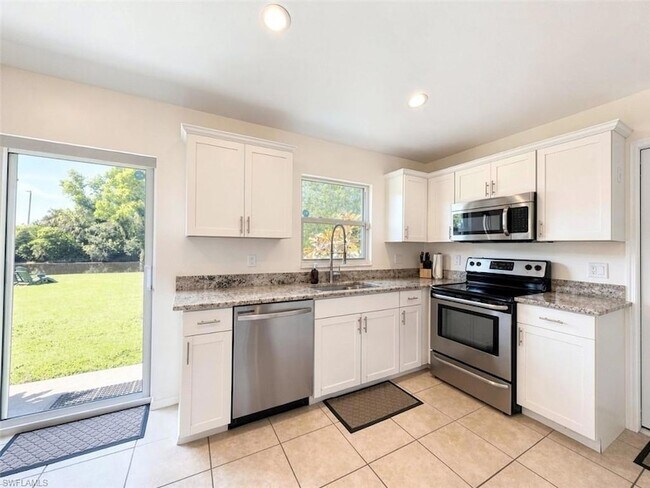 Foto del edificio - 4808 32nd Ave SW