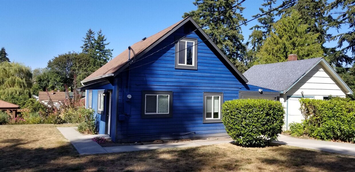 2 br, 1 bath House 1515 Rainier Ave House Rental in Bremerton, WA