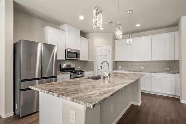 Building Photo - 24406 Avanti Dr