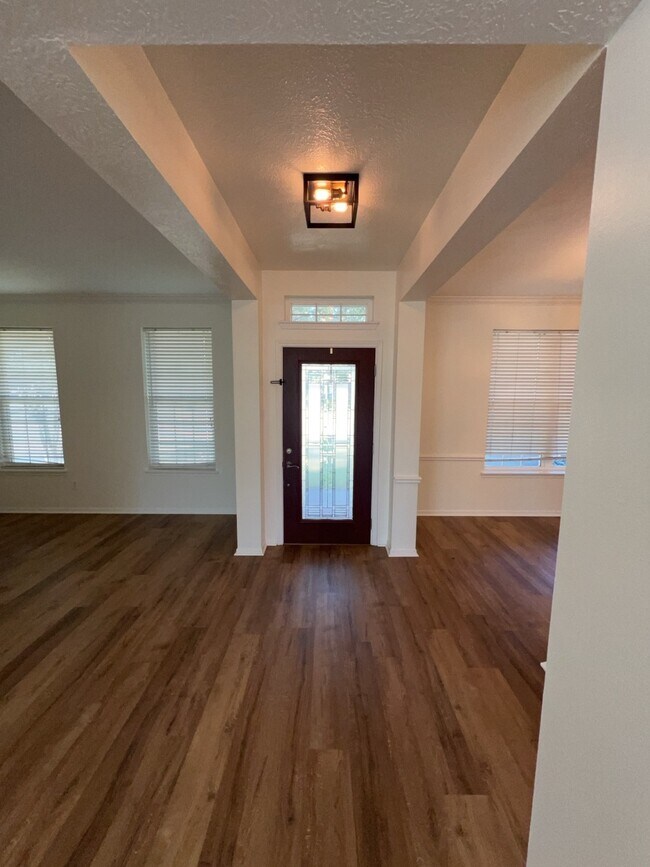 Foto del edificio - 8826 Burleson Ct