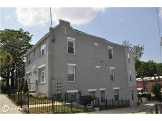 Building Photo - 1334 Downing Pl NE