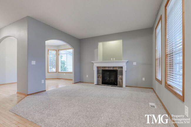 Building Photo - Pet Friendly 5 bed 2.5 bath Battle Ground ...