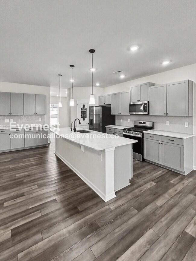 Foto del edificio - 2145 Bethpage Dr