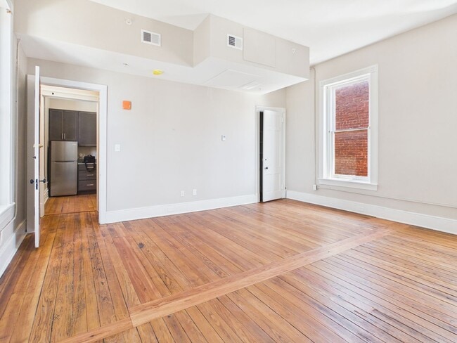 Photo - 7 E Franklin St Apartment