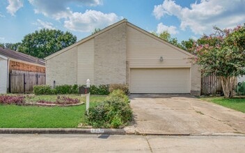 Building Photo - 13147 Hollowcreek Park Dr