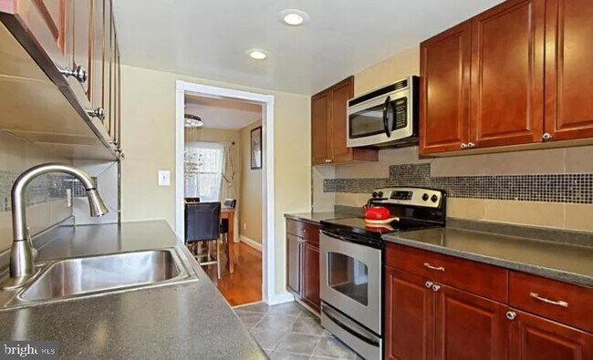 Building Photo - 12728 Rolling Brook Dr