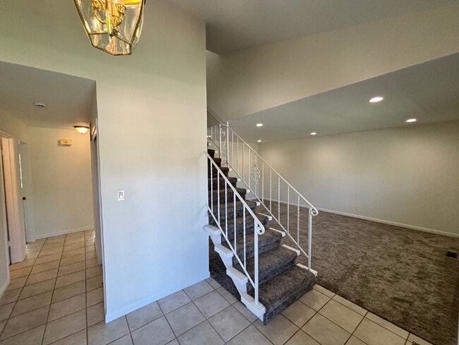 Building Photo - 475 Monti Cir