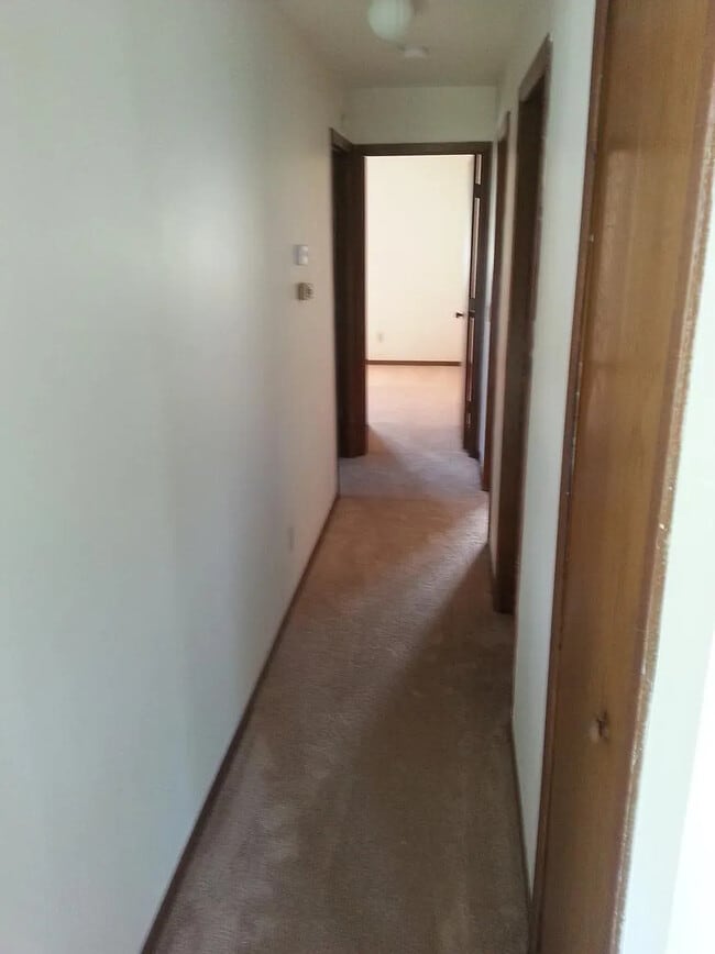 Building Photo - 1301 S Thompson Dr